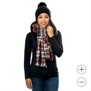 Emanuel Geraldo scarf and beanie set